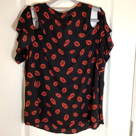 Torrid Women's Black Semi Sheer Cold Shoulder Top Blouse Red Lips Size 0 - Picture 5 of 8
